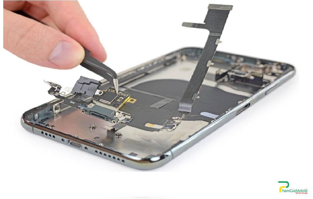 Địa Chỉ Chuyên Khắc Phục Lỗi iPhone 11 Pro Max Sạc Chập Chờn, Không Vào Pin Lấy Ngay Tại Chổ Phục Vụ Tận Tình Nhanh Chóng, Phục Vụ Hơn 2000 Khách Mỗi Tháng